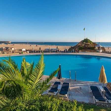 Algarve Casino Hotel Portimao Luaran gambar The beach of the resort