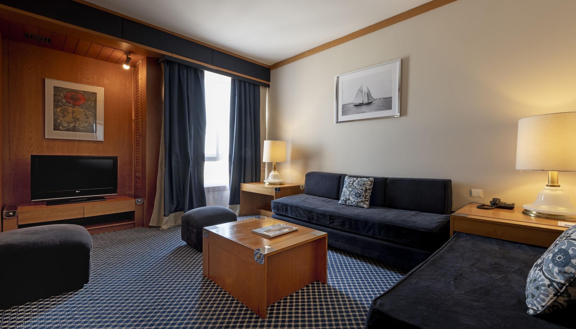 Algarve Casino Hotel Portimao Luaran gambar A suite at the hotel