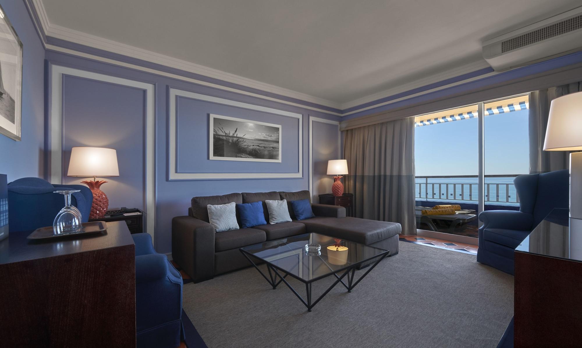 Algarve Casino Hotel Portimao Luaran gambar A living room at the Hilton San Diego Bayfront