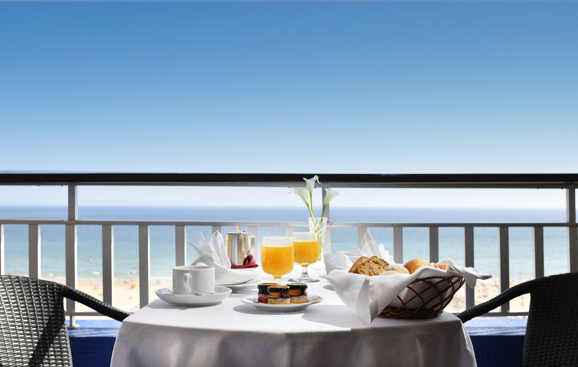 Algarve Casino Hotel Portimao Luaran gambar Breakfast at the Hilton Tel Aviv