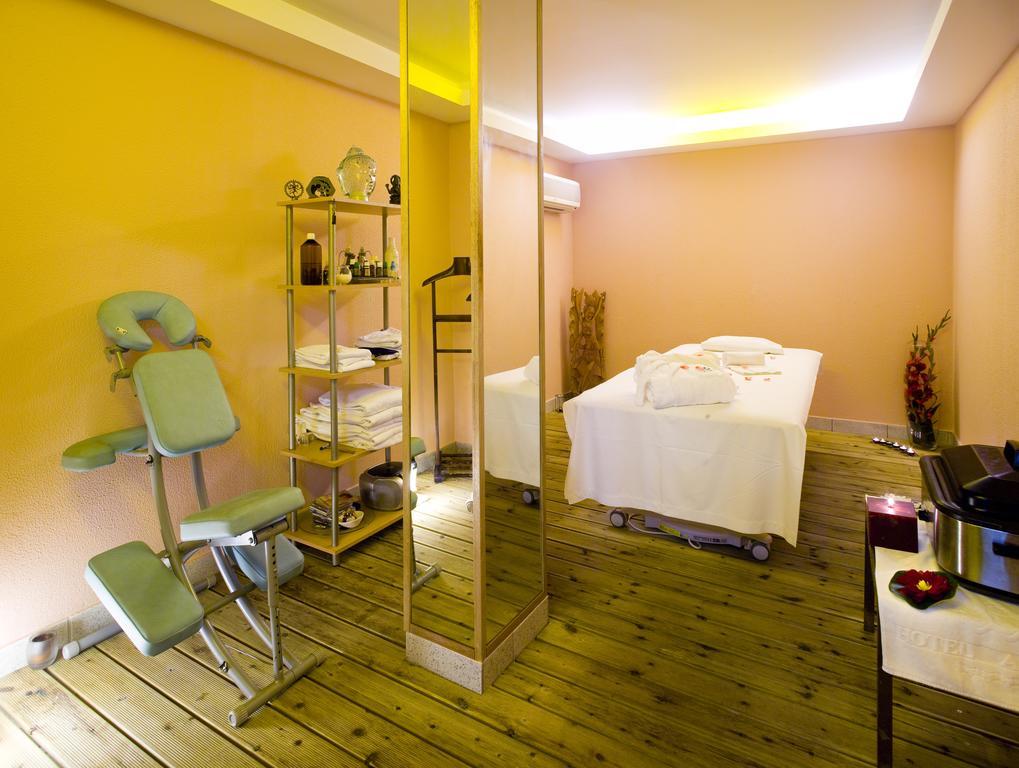 Algarve Casino Hotel Portimao Luaran gambar A treatment room at a spa