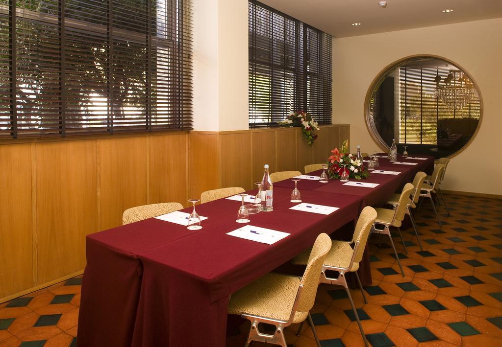 Algarve Casino Hotel Portimao Luaran gambar The meeting room