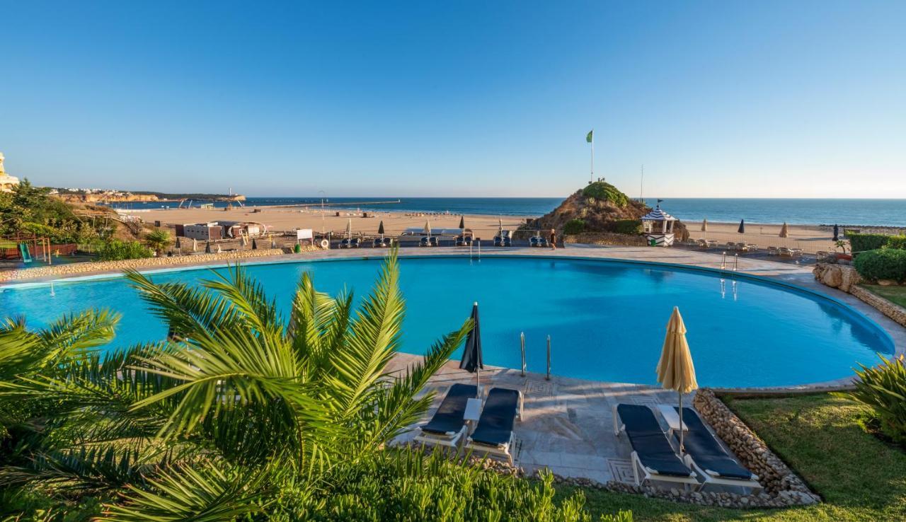 Algarve Casino Hotel Portimao Luaran gambar The beach of the resort