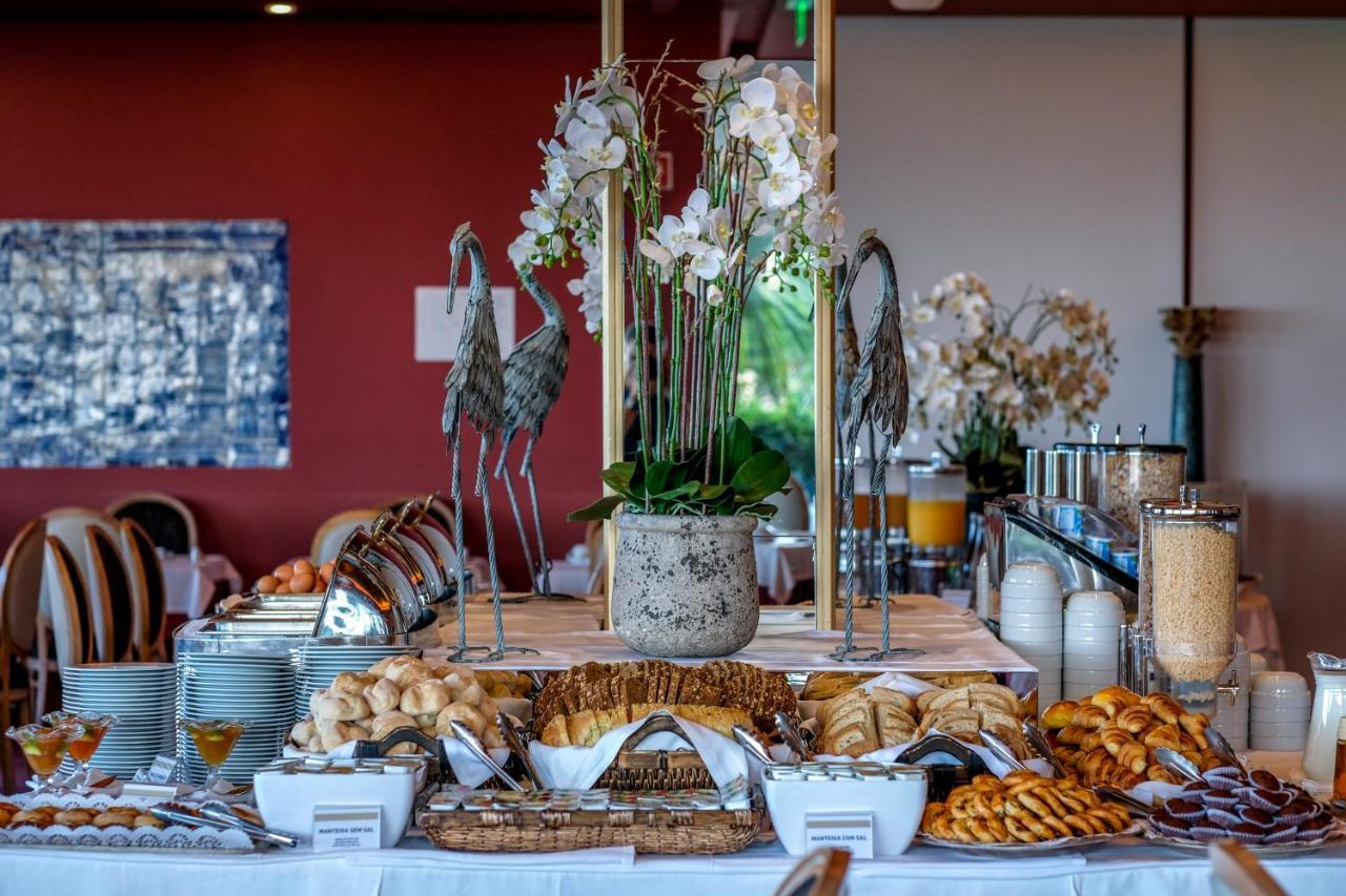 Algarve Casino Hotel Portimao Luaran gambar A buffet at a hotel