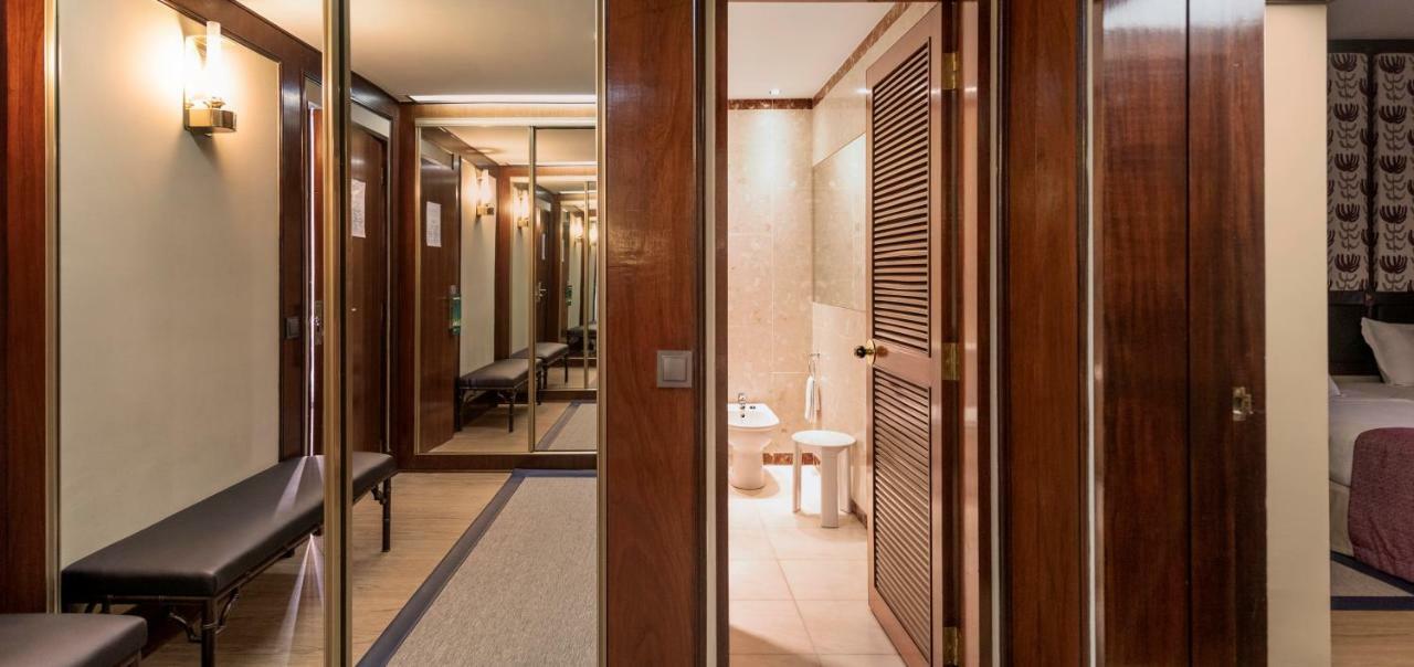Algarve Casino Hotel Portimao Luaran gambar A bathroom in a hotel
